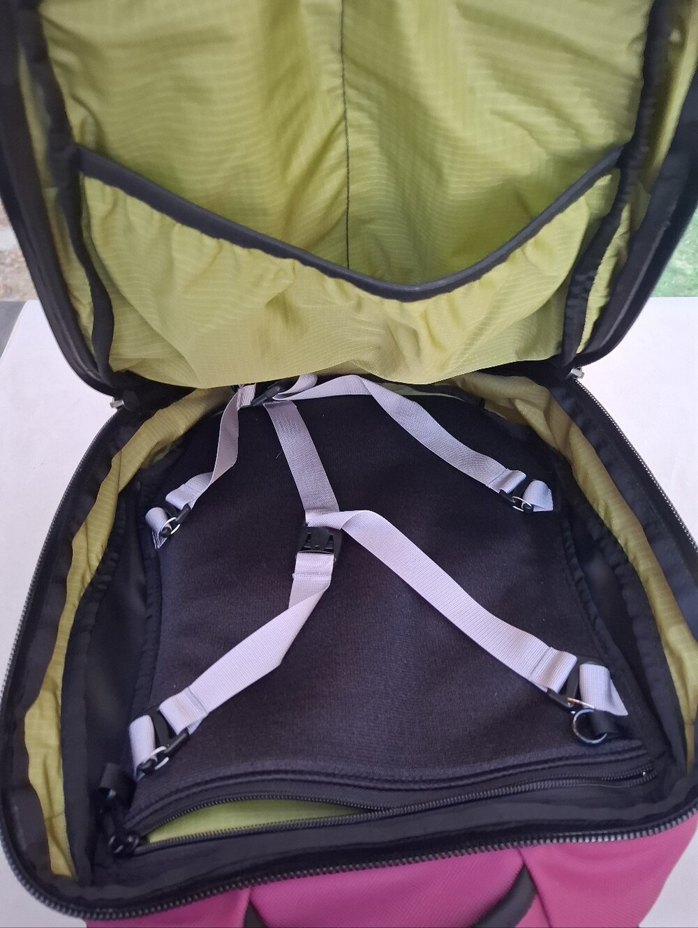 Tom Bihn Synik 22 Raspberry Backpack - Picture 8 of 10